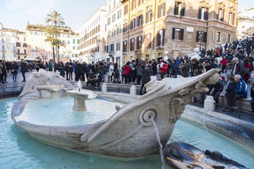 Piazza Di Spagna Fontana Della Barcaccia
