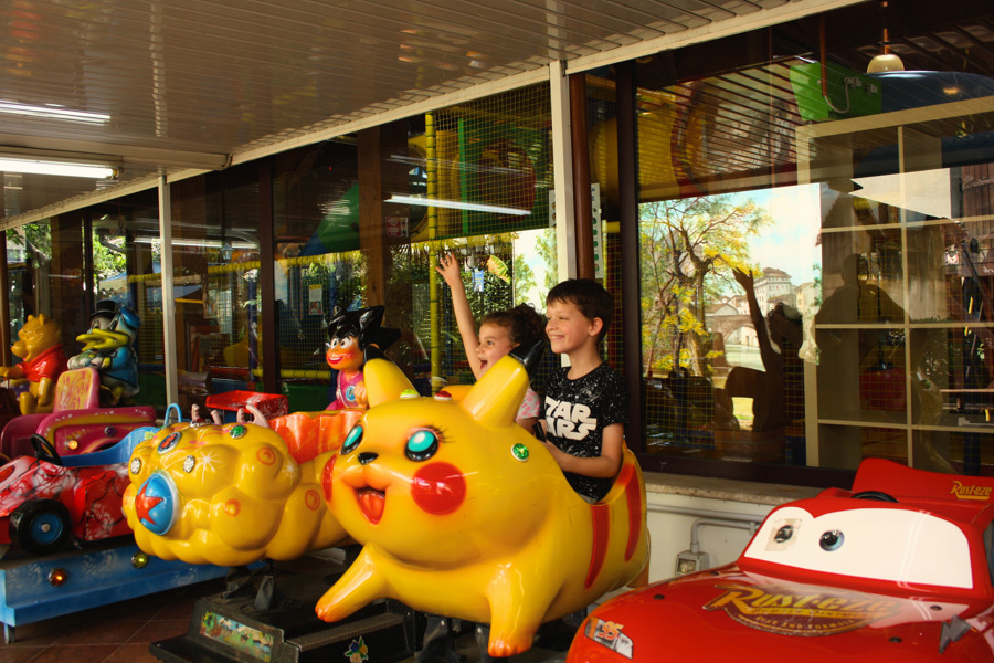 Oasipark_kiddie_Rides_closeup.jpg